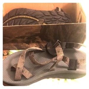 Mens Chaco size 11 salute forest sandal